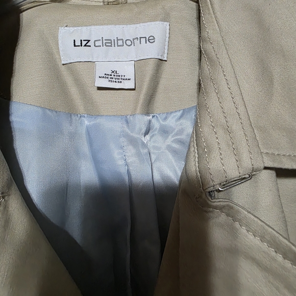 Liz Claiborne Classic Beige Trench Coat - Picture 4 of 6